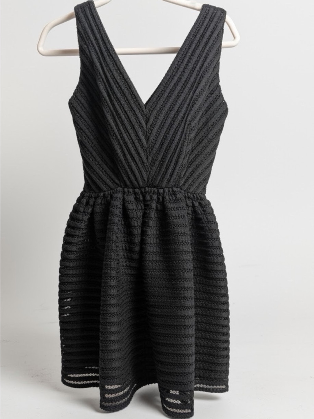 Saks Fifth Avenue RED Textured Fit Flare Dress S Black V-Neck Cocktail LBD EUC